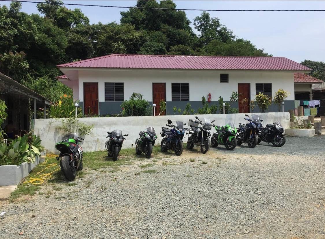 Dtahan Motel Taman Negara Куала-Таган Екстер'єр фото