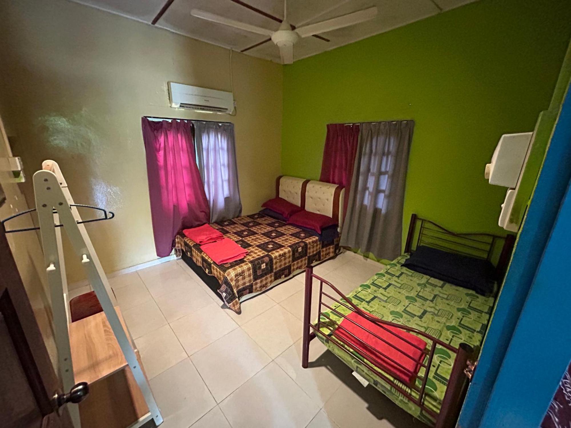 Dtahan Motel Taman Negara Куала-Таган Екстер'єр фото