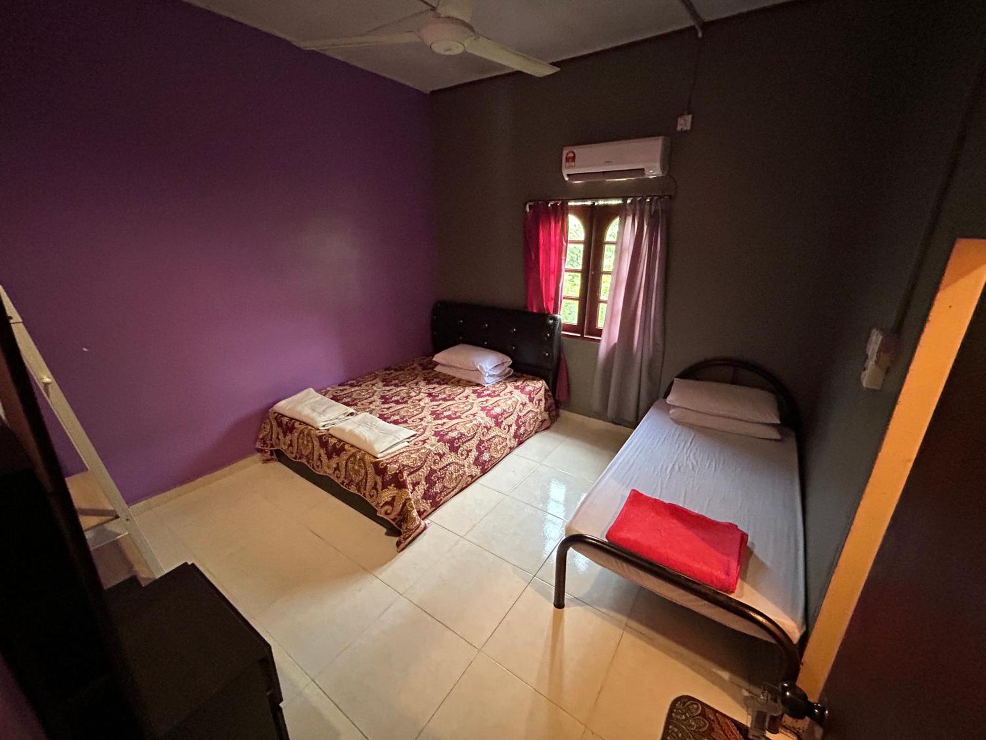 Dtahan Motel Taman Negara Куала-Таган Екстер'єр фото