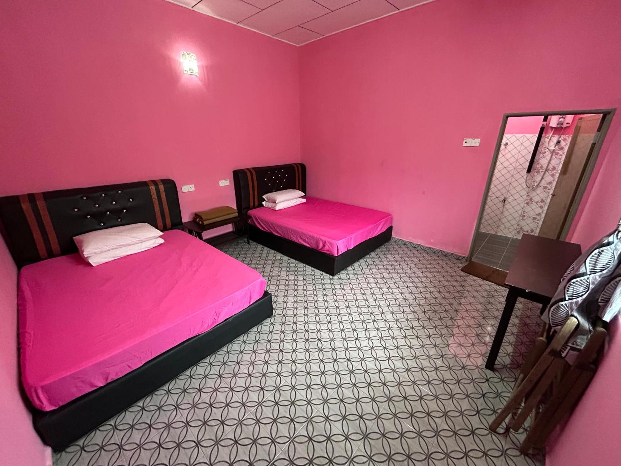 Dtahan Motel Taman Negara Куала-Таган Екстер'єр фото