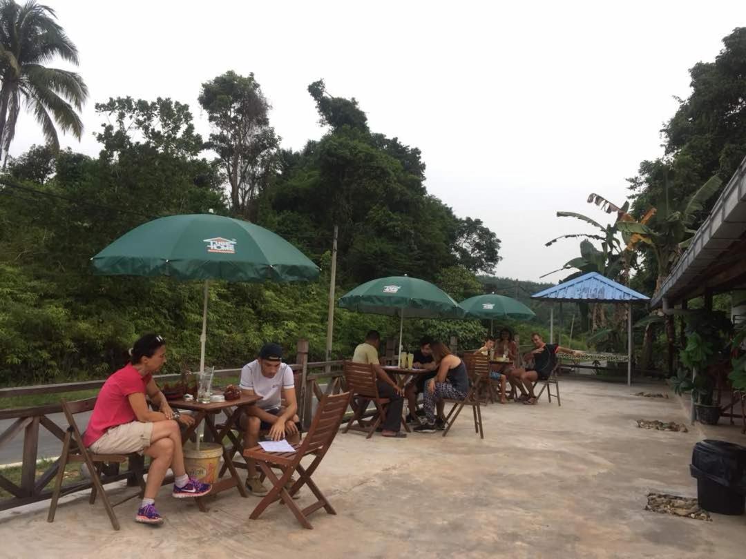 Dtahan Motel Taman Negara Куала-Таган Екстер'єр фото