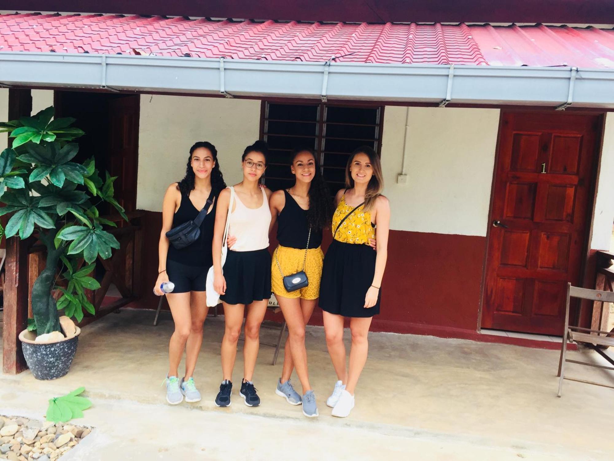 Dtahan Motel Taman Negara Куала-Таган Екстер'єр фото