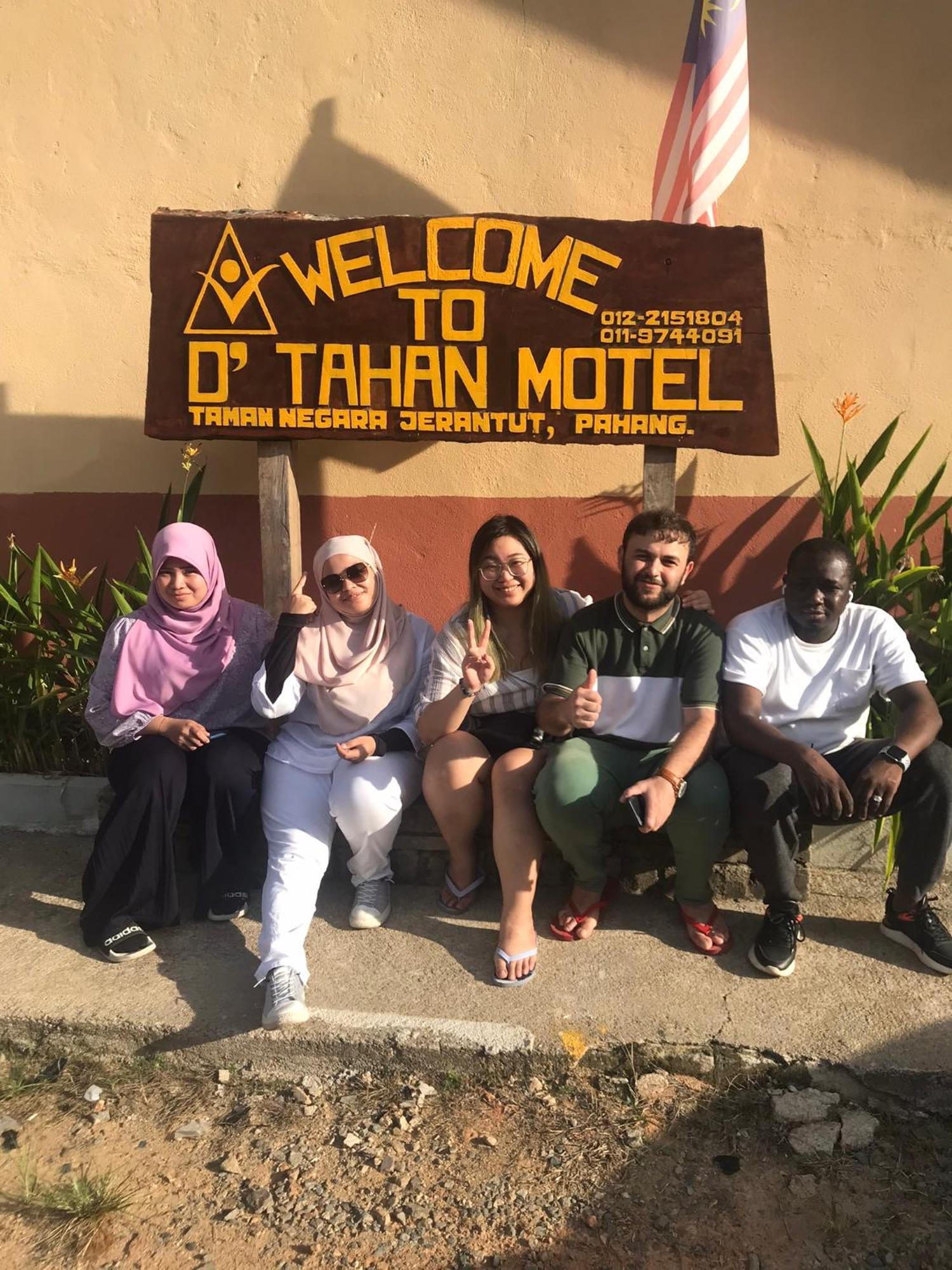 Dtahan Motel Taman Negara Куала-Таган Екстер'єр фото