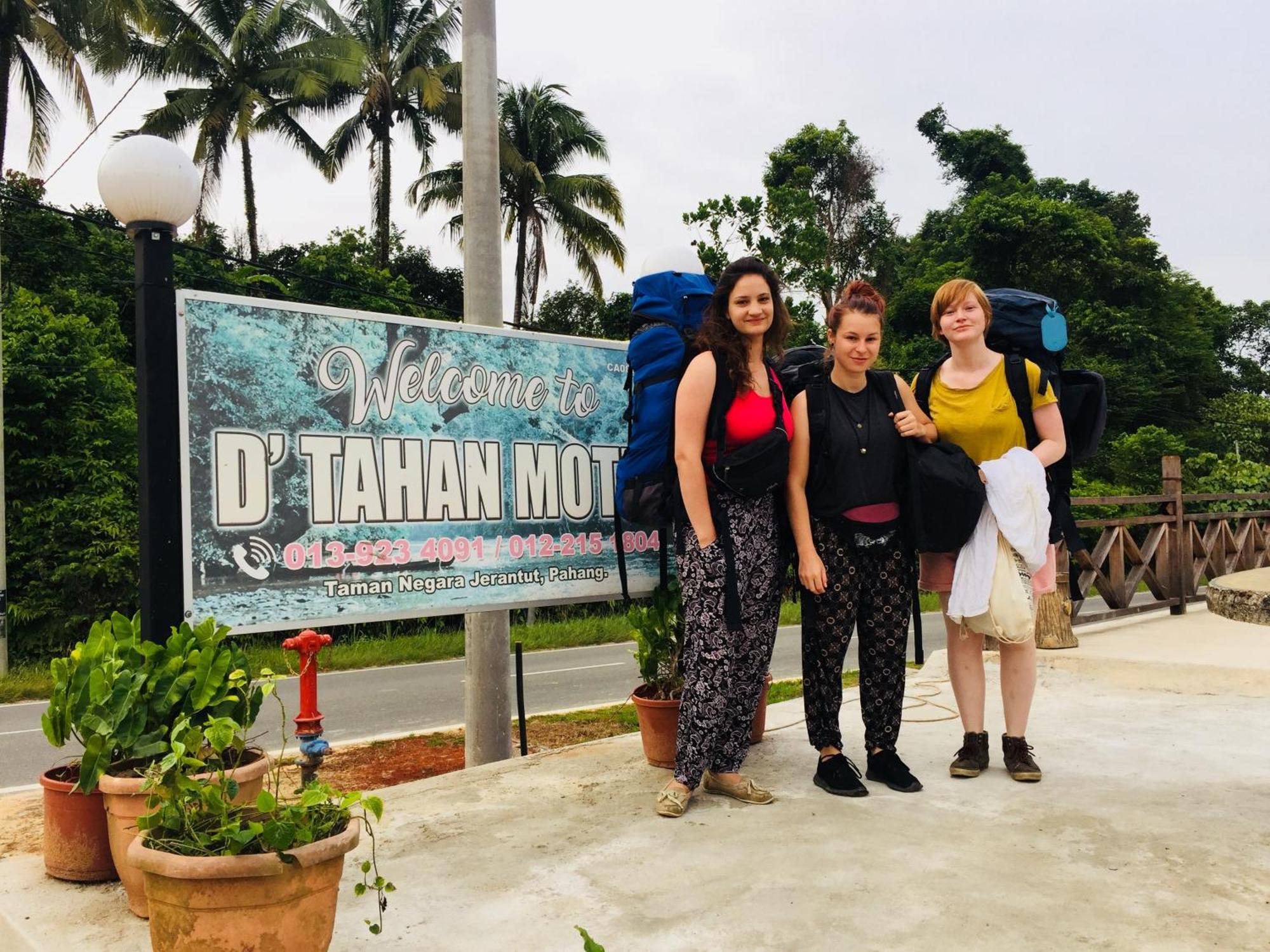 Dtahan Motel Taman Negara Куала-Таган Екстер'єр фото